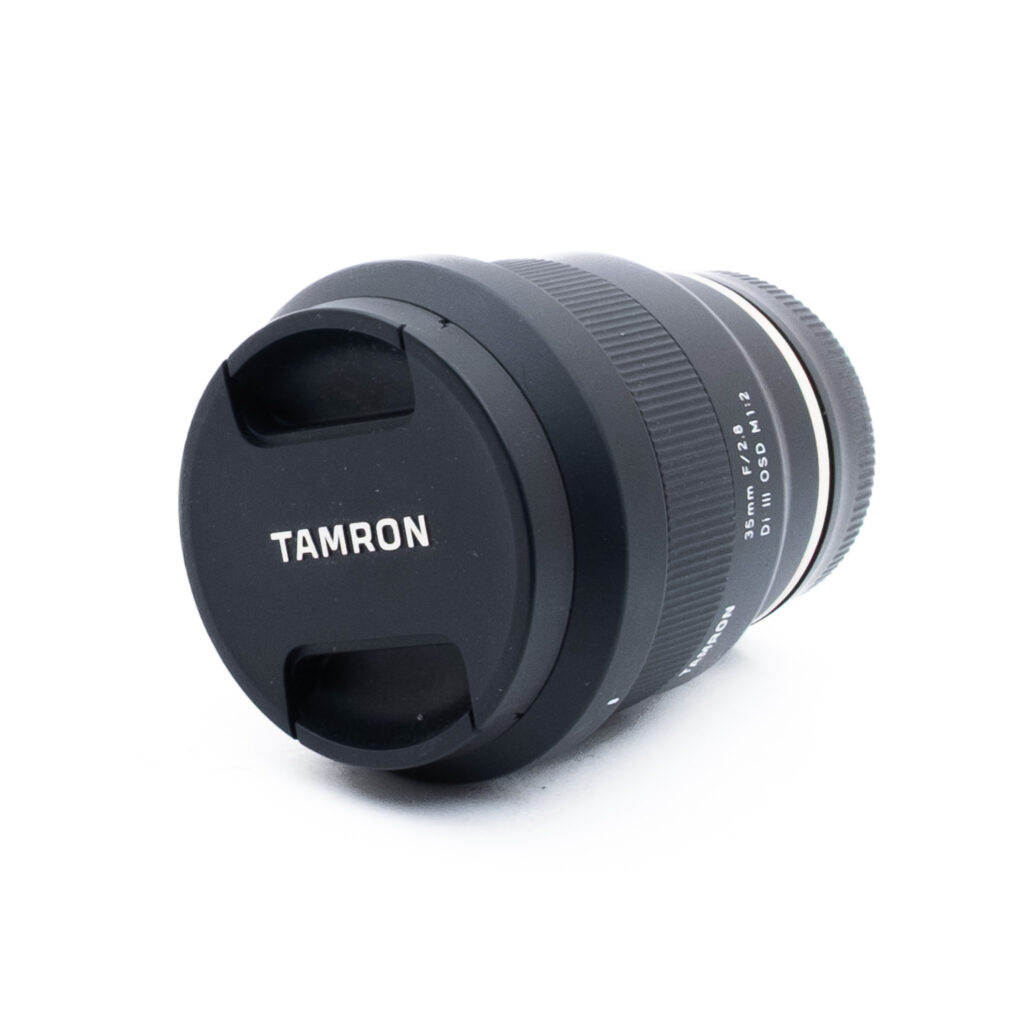 Tamron 35mm f28 Di III OSD M 12 Sony-3 Tamron 35mm f/2.8 Di III OSD M 1:2 Sony FE (Kunto K5, Takuu 6kk) - Käytetty