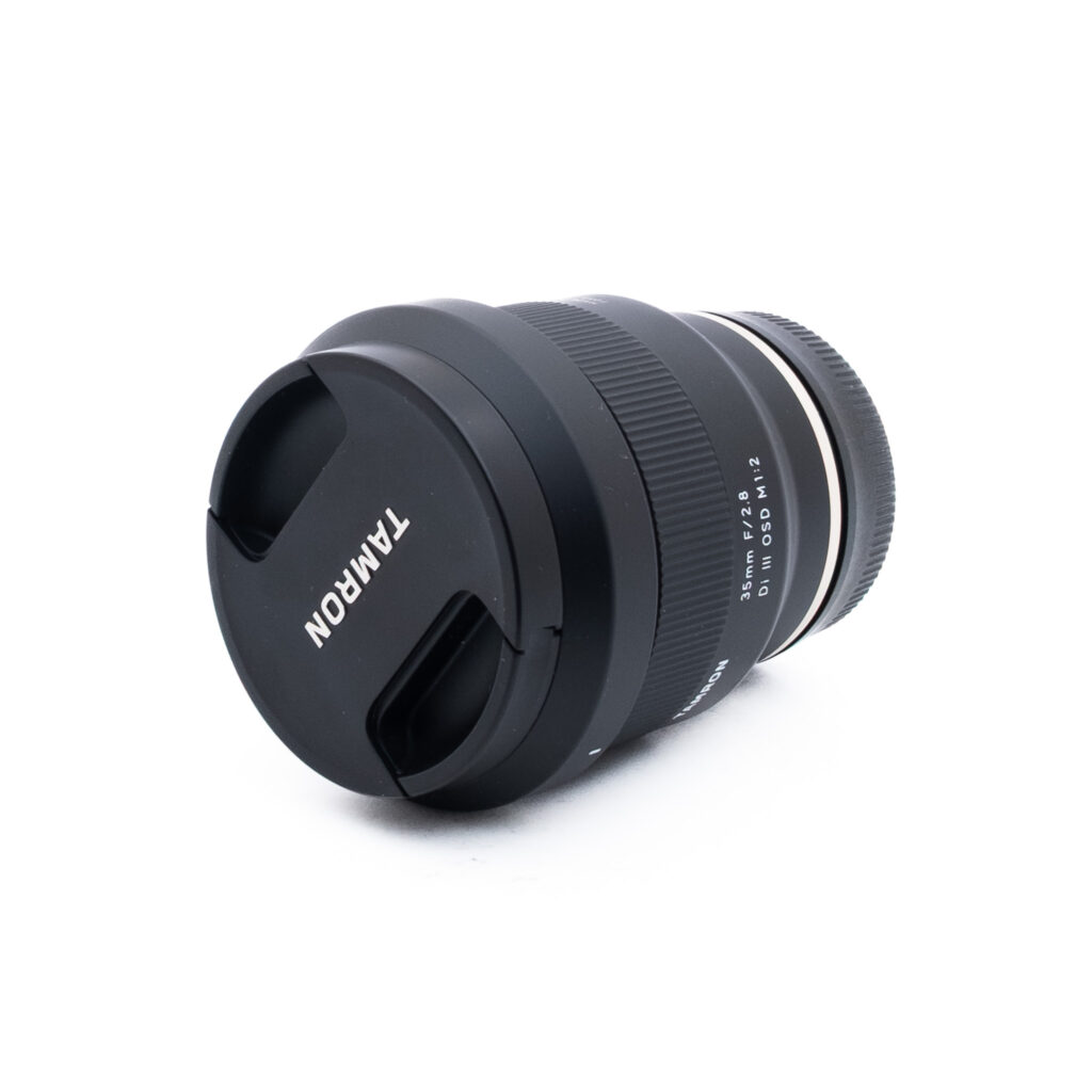 Tamron 35mm f/2.8 Di III OSD M 1:2 Sony FE (Kunto K5, Takuu 6kk) - Käytetty