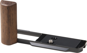 800q-02_136304 SmallRig 5945 L-Shaped Mount Plate with Wooden Handle for Lumix S9