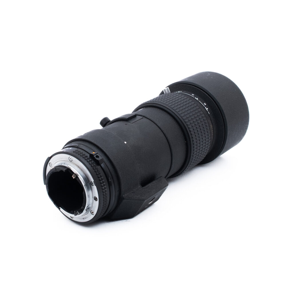 Nikon AF 300mm f4 ED-1 Nikon AF Nikkor 300mm f/4 ED - Käytetty