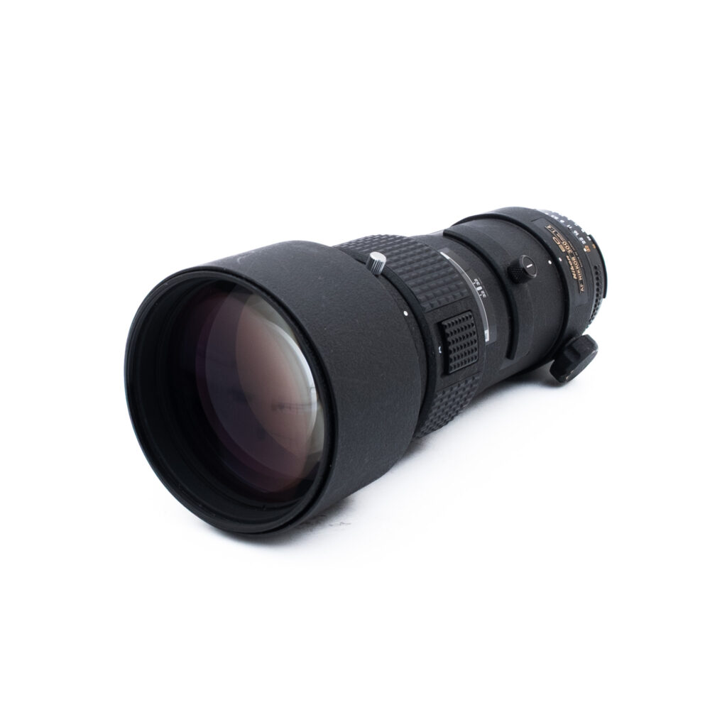 Nikon AF 300mm f4 ED-2 Nikon AF Nikkor 300mm f/4 ED - Käytetty