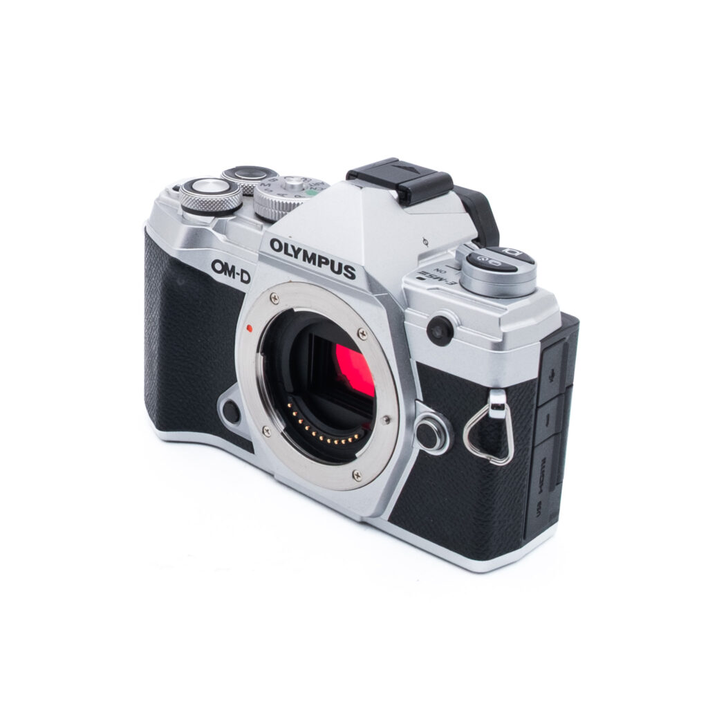 Olympus E-M5 III-4 Olympus OM-D E-M5 Mark III Hopea (SC 4500, Takuu 6kk) - Käytetty