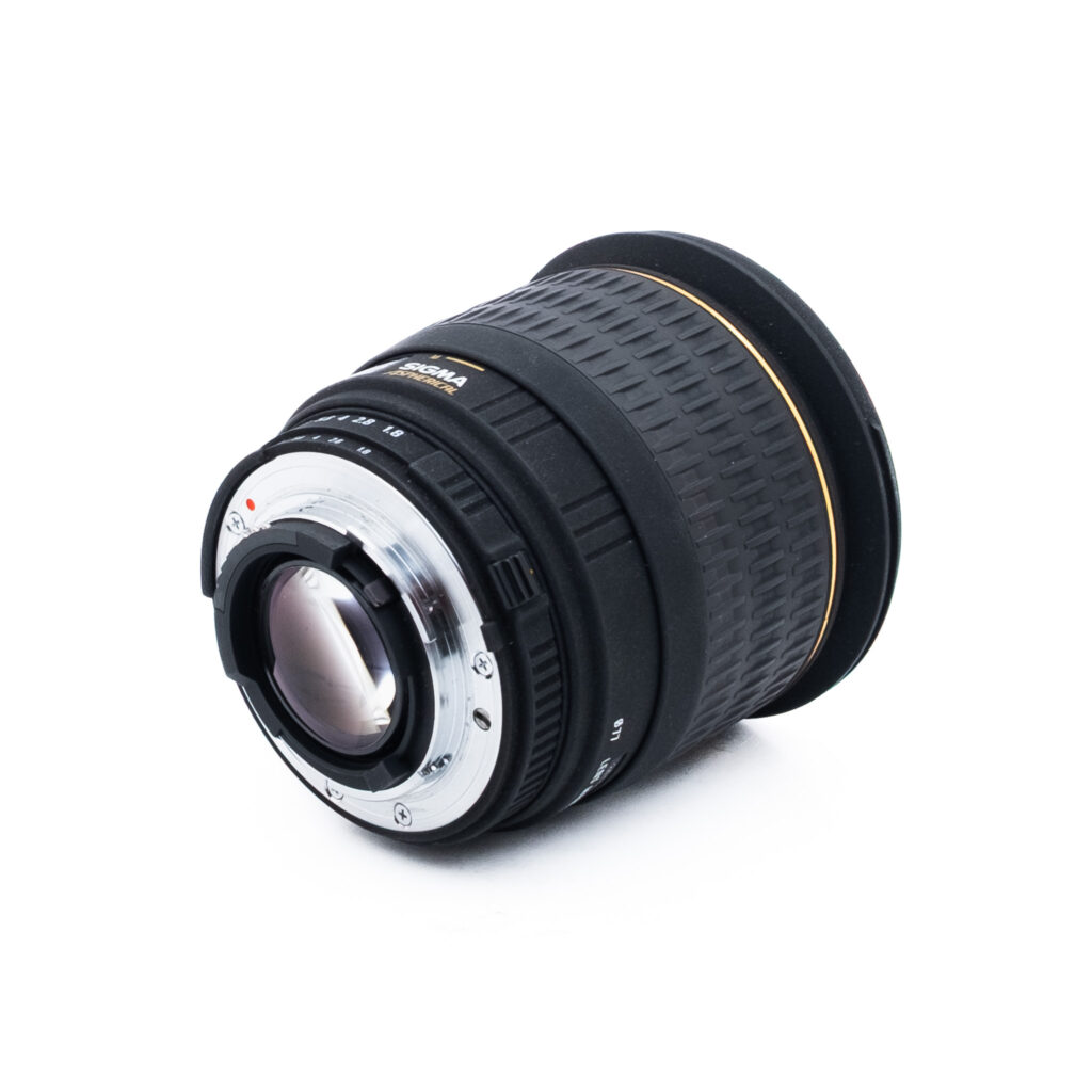 Sigma 24mm f18D EX DG Macro Nikon-1 Sigma EX 24mm f/1.8D DG Macro Nikon F - Käytetty