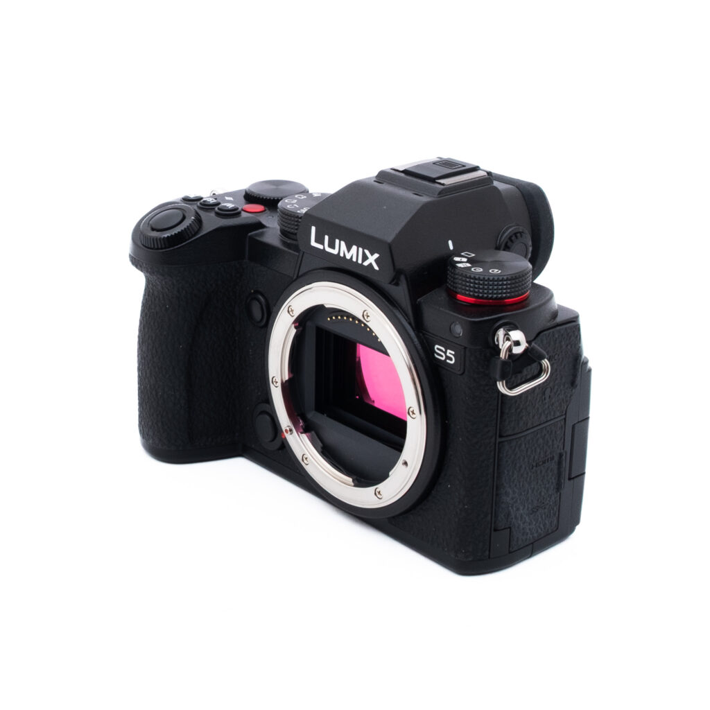 Lumix S5 694-4 Panasonic Lumix DC-S5 - Käytetty