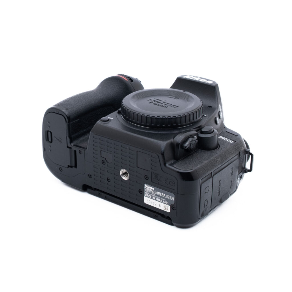 Nikon D7500 (SC 49000, Takuu 6kk) - Käytetty