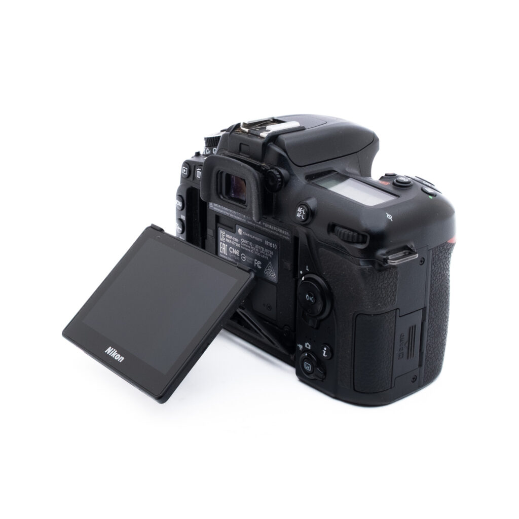 Nikon D7500 (SC 49000, Takuu 6kk) - Käytetty