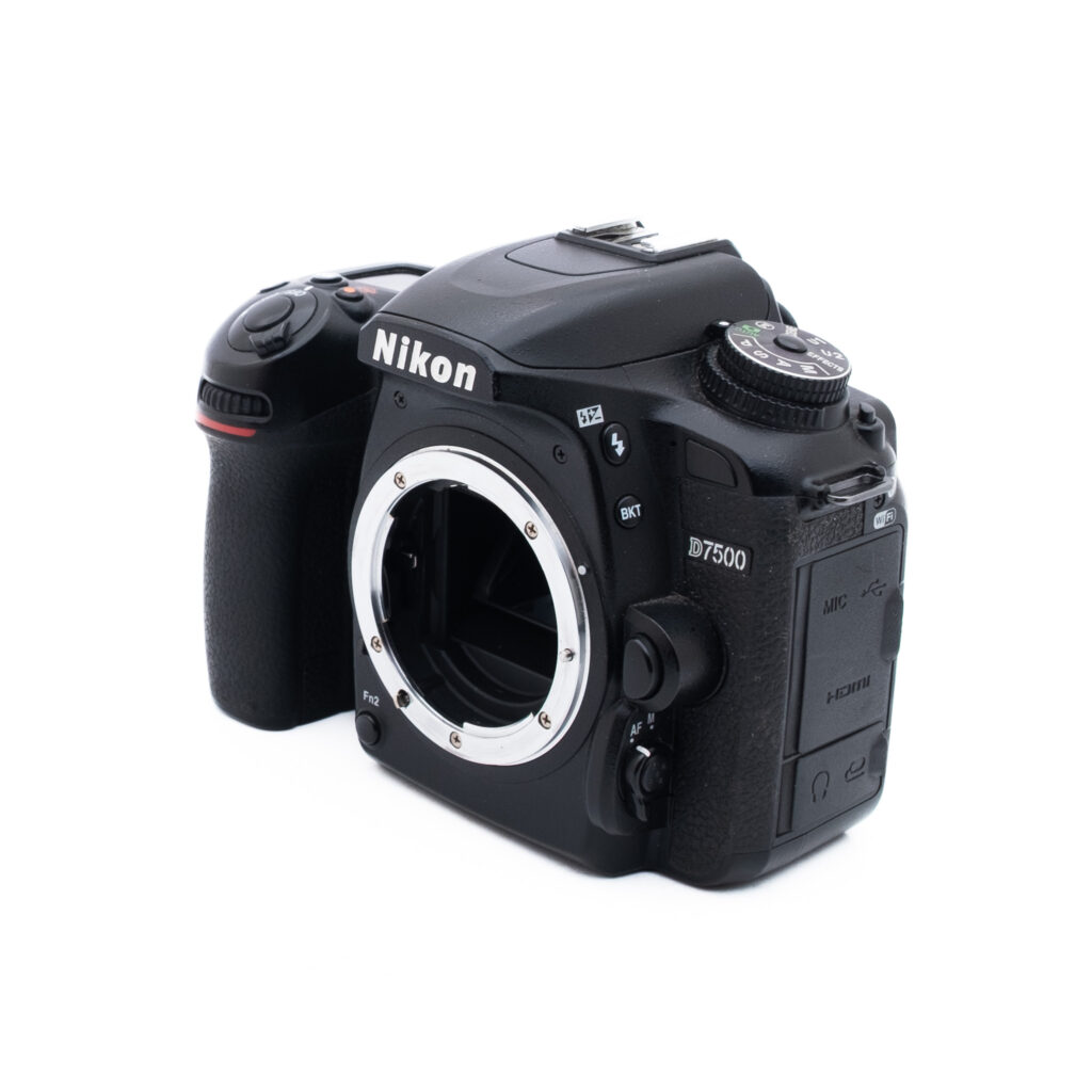 Nikon D7500 (SC 49000, Takuu 6kk) - Käytetty