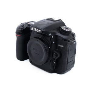 Nikon D7500 (SC 49000, Takuu 6kk) - Käytetty