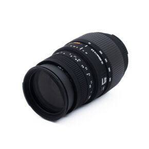 Sigma 70-300 APO Nikon-2 Sigma DG 70-300mm f/4-5.6 Macro Nikon F (Kunto K5) - Käytetty