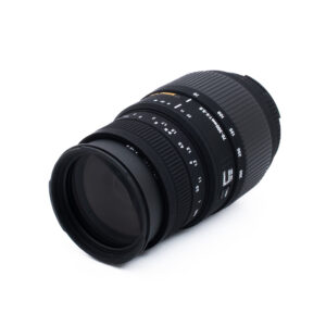 Sigma 70-300 APO Nikon-2 Sigma DG 70-300mm f/4-5.6 Macro Nikon F (Kunto K5) - Käytetty