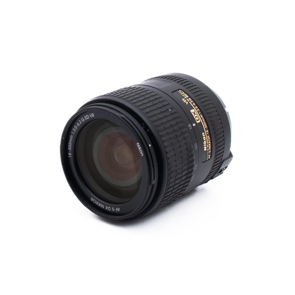 Nikon 18-300mm f35-63G ED VR DX-2 Nikon AF-S Nikkor 18-300mm f/3.5-5.6G ED DX VR - Käytetty