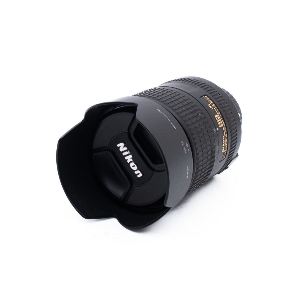 Nikon 18-300mm f35-63G ED VR DX-3 Nikon AF-S Nikkor 18-300mm f/3.5-5.6G ED DX VR - Käytetty