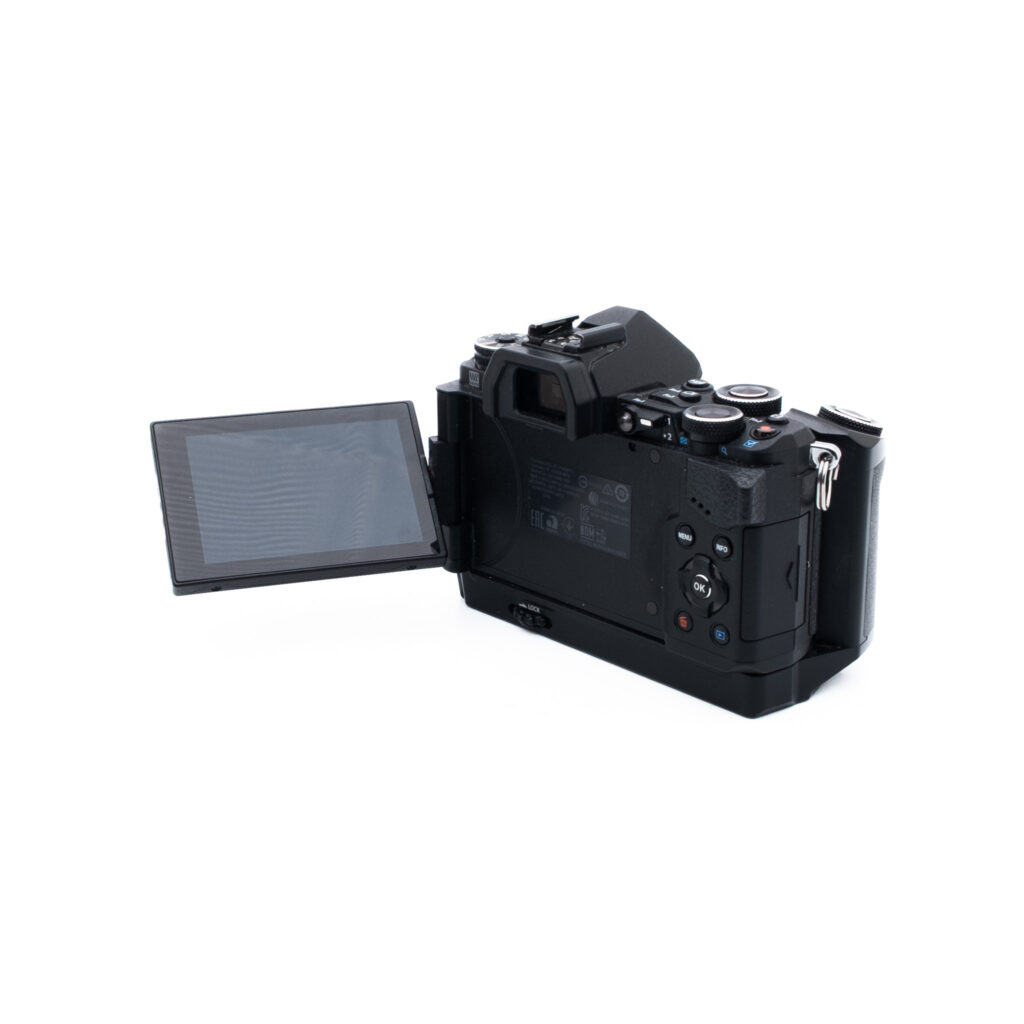 Olympus OM-D E-M5 Mark II + Grip (SC 50500) - Käytetty