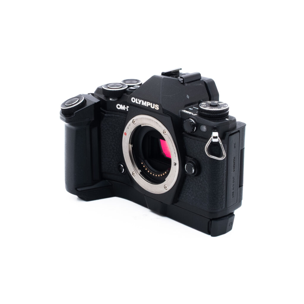 Olympus OM-D E-M5 Mark II + Grip (SC 50500) - Käytetty