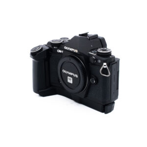 Olympus OM-D E-M5 Mark II + Grip (SC 50500) - Käytetty