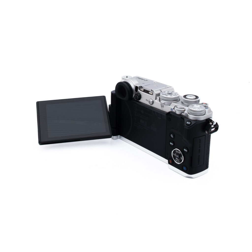 Olympus PEN-F Hopea (SC 2000, Kunto K5, Takuu 6kk + Kahva) - Käytetty