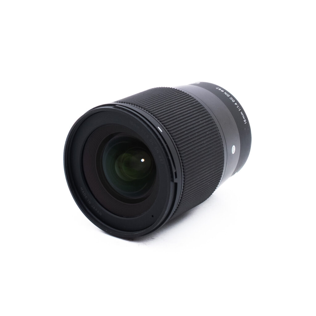 Sigma 16 sony-2 Sigma 16mm f/1.4 DC DN C Sony E - Käytetty
