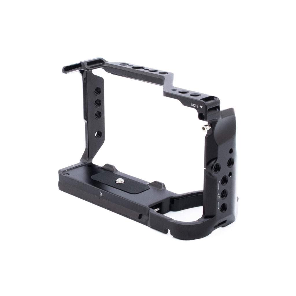 Smallrig häkki-2-3 SmallRig 4336 Cage Kit for Sony Alpha 6700 - Käytetty