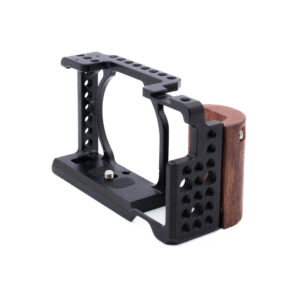 Sony A6300 cage-1 SmallRig 2082 Cage With Wooden Grip for Sony A6000 / A6300 / A6500 - Käytetty