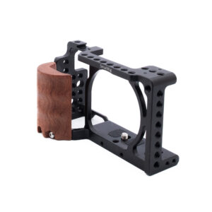 Sony A6300 cage-2 SmallRig 2082 Cage With Wooden Grip for Sony A6000 / A6300 / A6500 - Käytetty