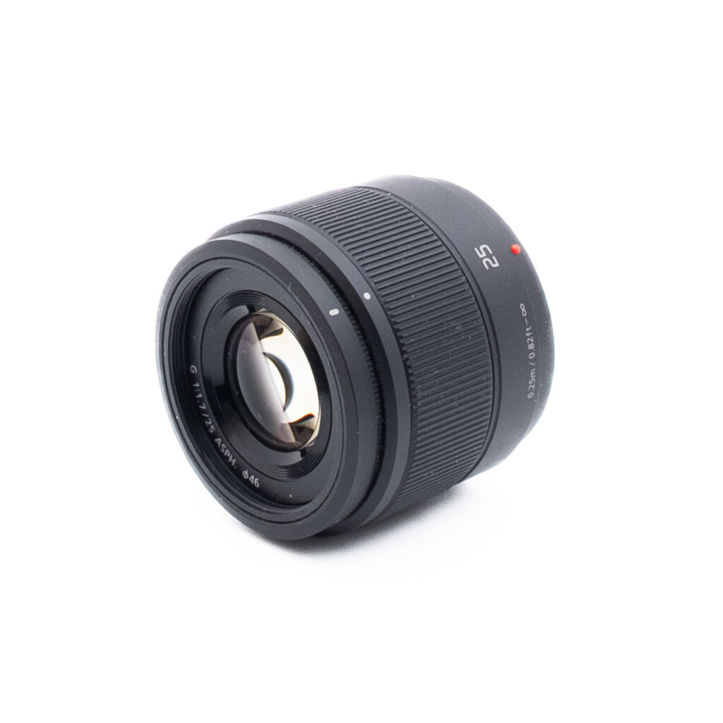 Lumix 25mm f17-2-2 Panasonic Lumix 25mm f/1.7 - Käytetty