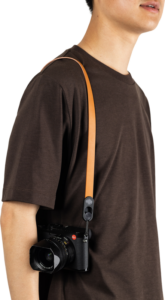 800q-04_134523 Peak Design Form Leather Camera Strap Neck Amber -kameran kaulahihna