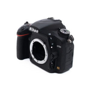 Nikon D750 - Käytetty