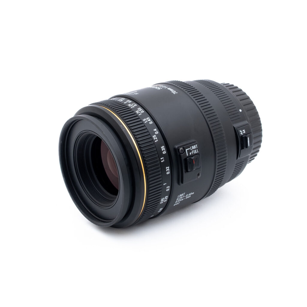 Sigma-70mm-f2.8-DG-Macro-Canon-2 Sigma 70mm f/2.8 EX DG Macro Canon EF - Käytetty
