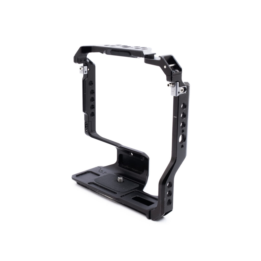 SmallRig 3594 Cage for Sony A7 IV, A7S III, A7R IV & A1 w/ VG-C4EM - Käytetty