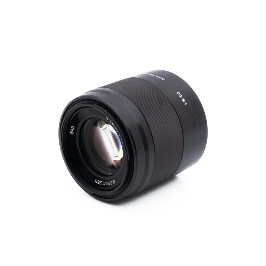 Sony E 50mm f18-2 Sony E 50mm f/1.8 OSS - Käytetty