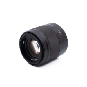 Sony E 50mm f18-2 Sony E 50mm f/1.8 OSS - Käytetty