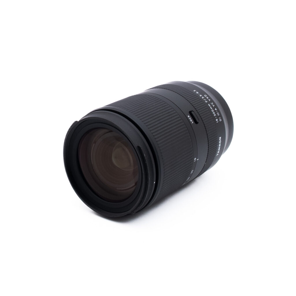 Tamron 18-300mm f35-65 Di III-A VC VXD-2 Tamron 18-300mm f/3.5-6.3 Di III-A VXD Sony E - Käytetty