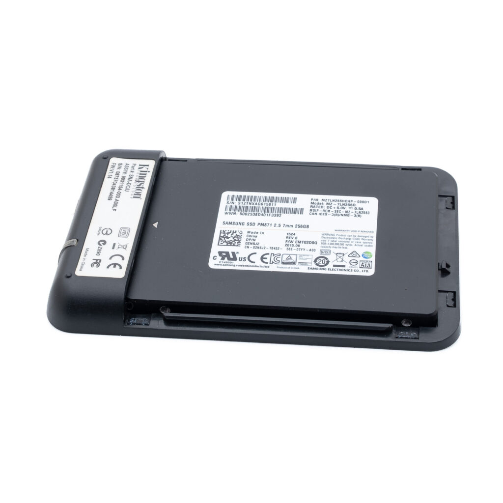 Kingston-SSD-asema-3 Kingston SNA-DC/U USB-kiintolevytelakka ja Samsung 256GB 2,5" SSD-levy - Käytetty