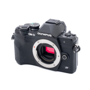 Olympus OM-D E-M10 Mark IV - Käytetty