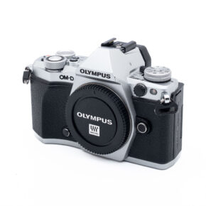 Olympus-OM-D-E-M5II-1 Olympus OM-D E-M5 Mark II Hopea - Käytetty