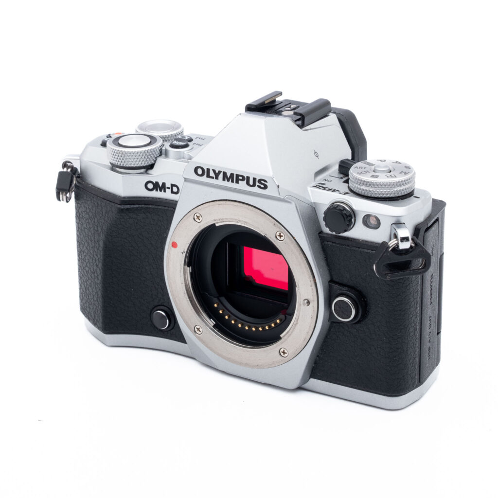 Olympus-OM-D-E-M5II-2 Olympus OM-D E-M5 Mark II Hopea - Käytetty
