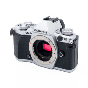 Olympus-OM-D-E-M5II-2 Olympus OM-D E-M5 Mark II Hopea - Käytetty