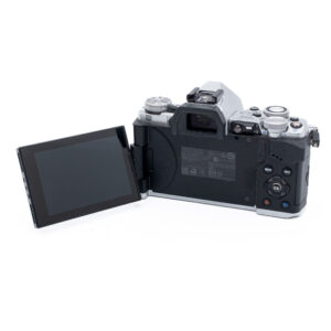 Olympus-OM-D-E-M5II-3 Olympus OM-D E-M5 Mark II Hopea - Käytetty