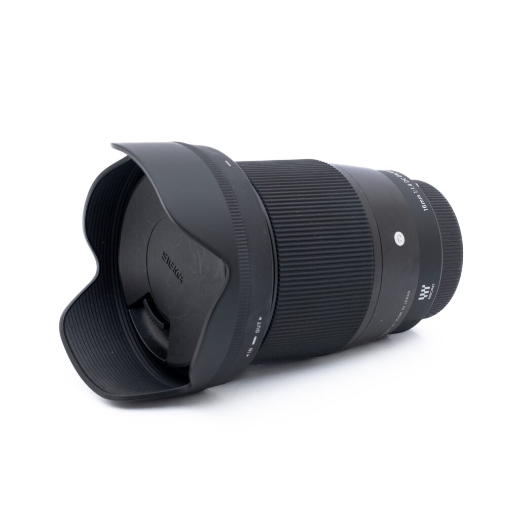 Sigma-16mm-f1.4-DC-DN-MFT-1 Sigma 16mm f/1.4 DC DN C MFT - Käytetty