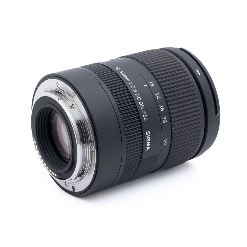Sigma-18-50mm-f2.8-DC-DN-Sony-3 Sigma 18-50mm f/2.8 DC DN C Sony E - Käytetty