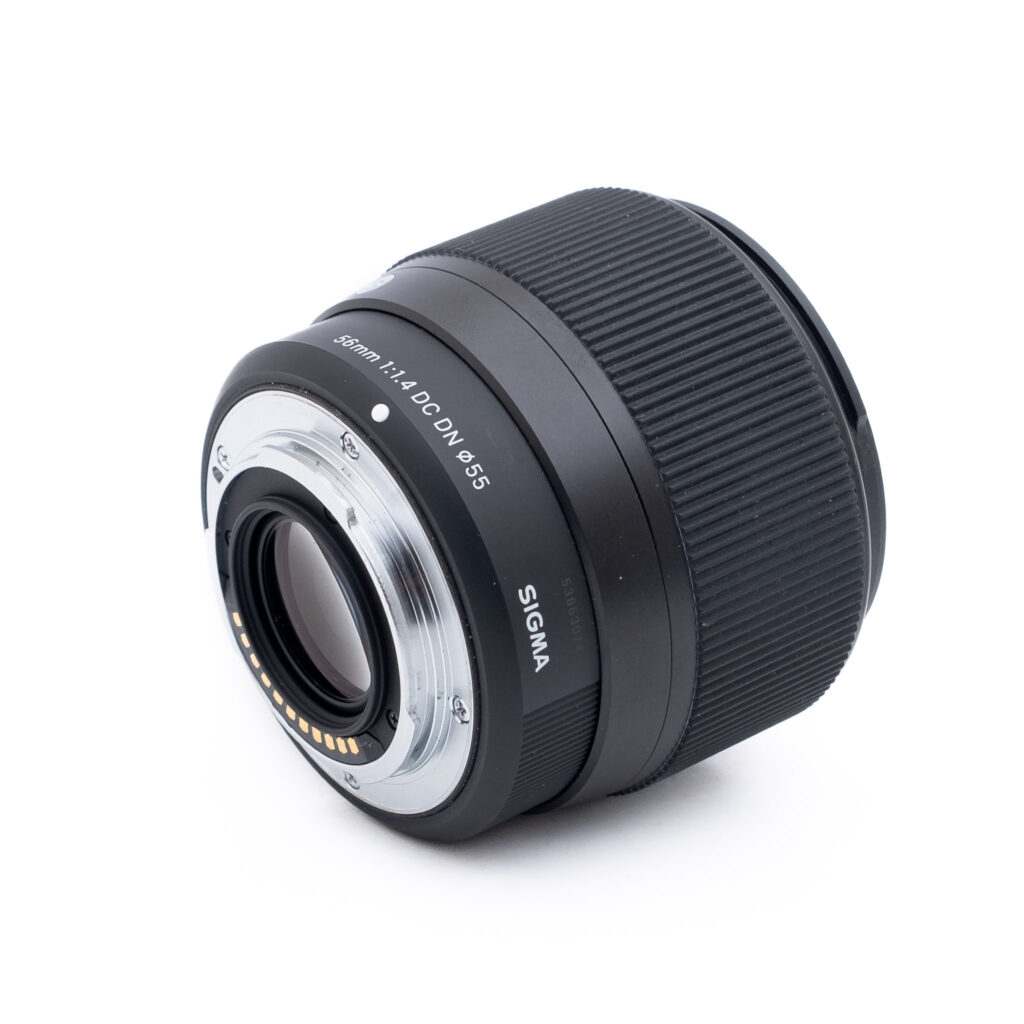 Sigma-56mm-f1.4-DC-DN-MFT-3 Sigma 56mm f/1.4 DC DN C MFT - Käytetty