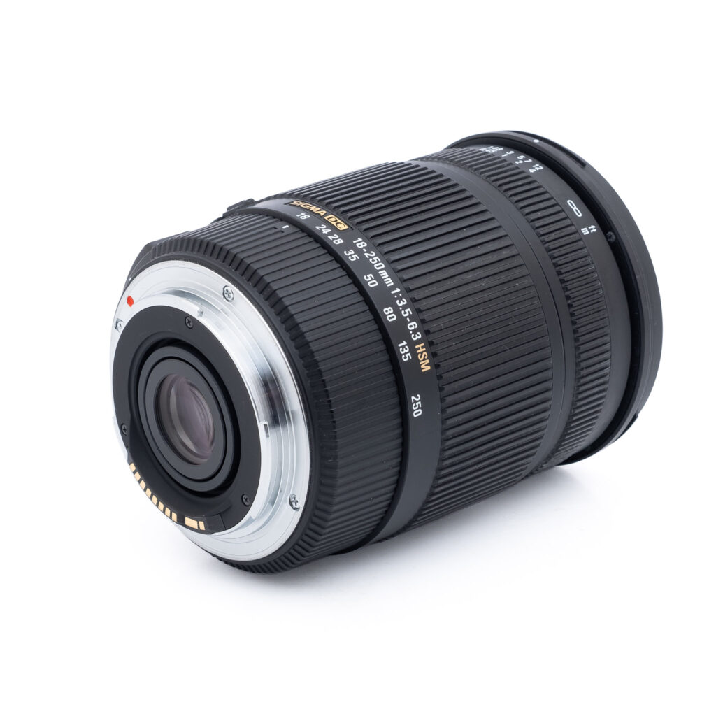 Sigma-DC-18-250mm-f3.5-6.3-canon-3 Sigma 18-250mm f/3.5-6.3 DC OS HSM Canon EF-S - Käytetty