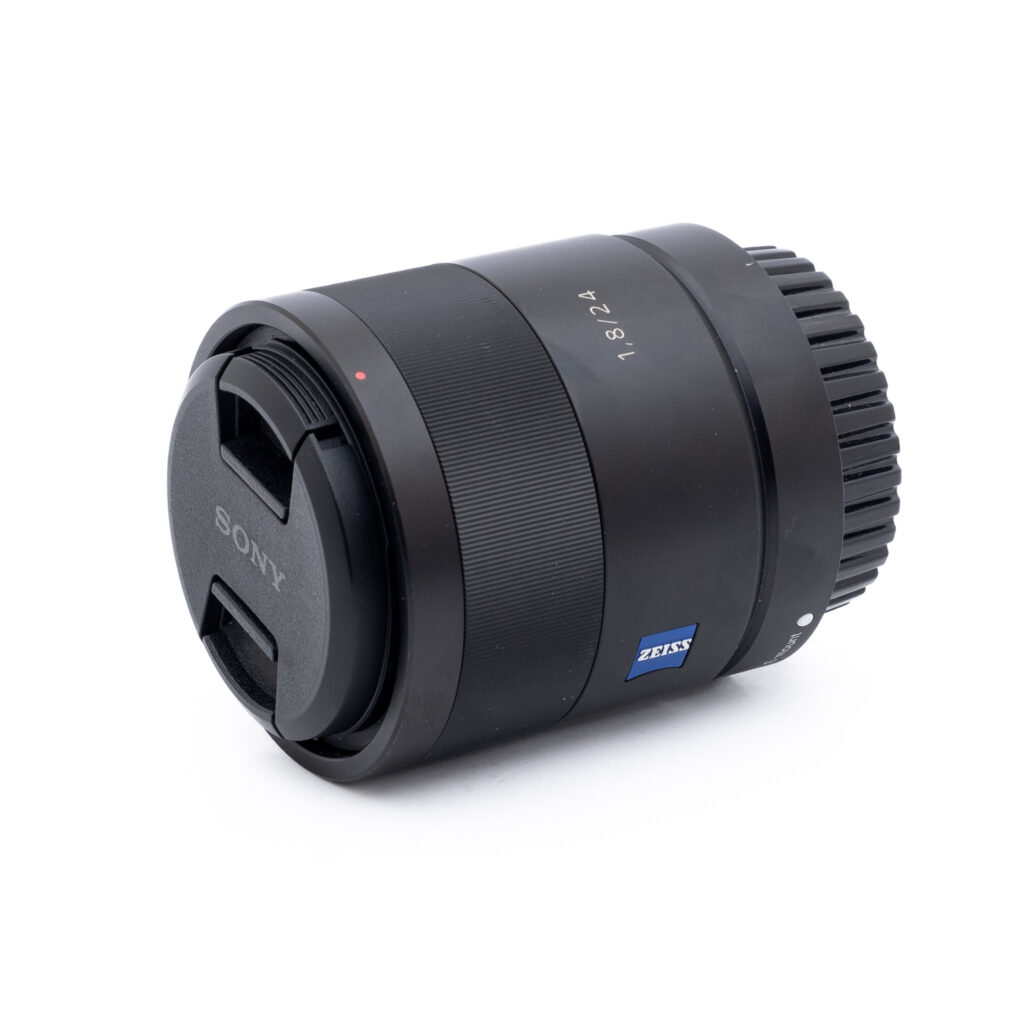 Sony-24mm-f1.8-zeiss-1 Sony E 24mm f/1.8 ZA - Käytetty