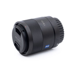 Sony-24mm-f1.8-zeiss-1 Sony E 24mm f/1.8 ZA - Käytetty