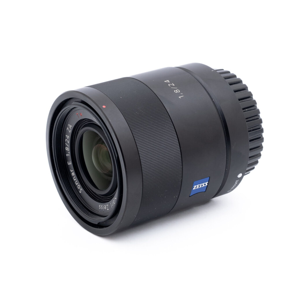 Sony-24mm-f1.8-zeiss-2 Sony E 24mm f/1.8 ZA - Käytetty