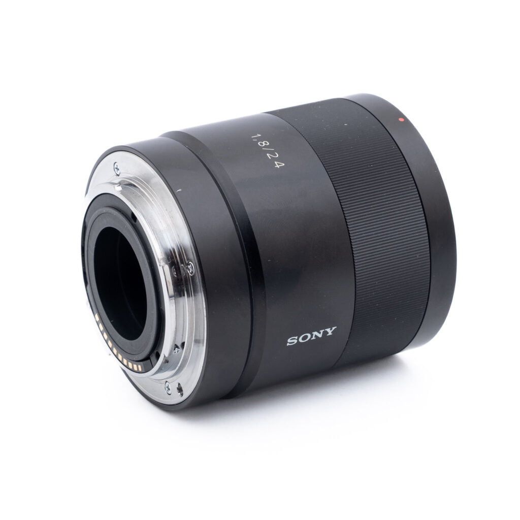Sony-24mm-f1.8-zeiss-3 Sony E 24mm f/1.8 ZA - Käytetty