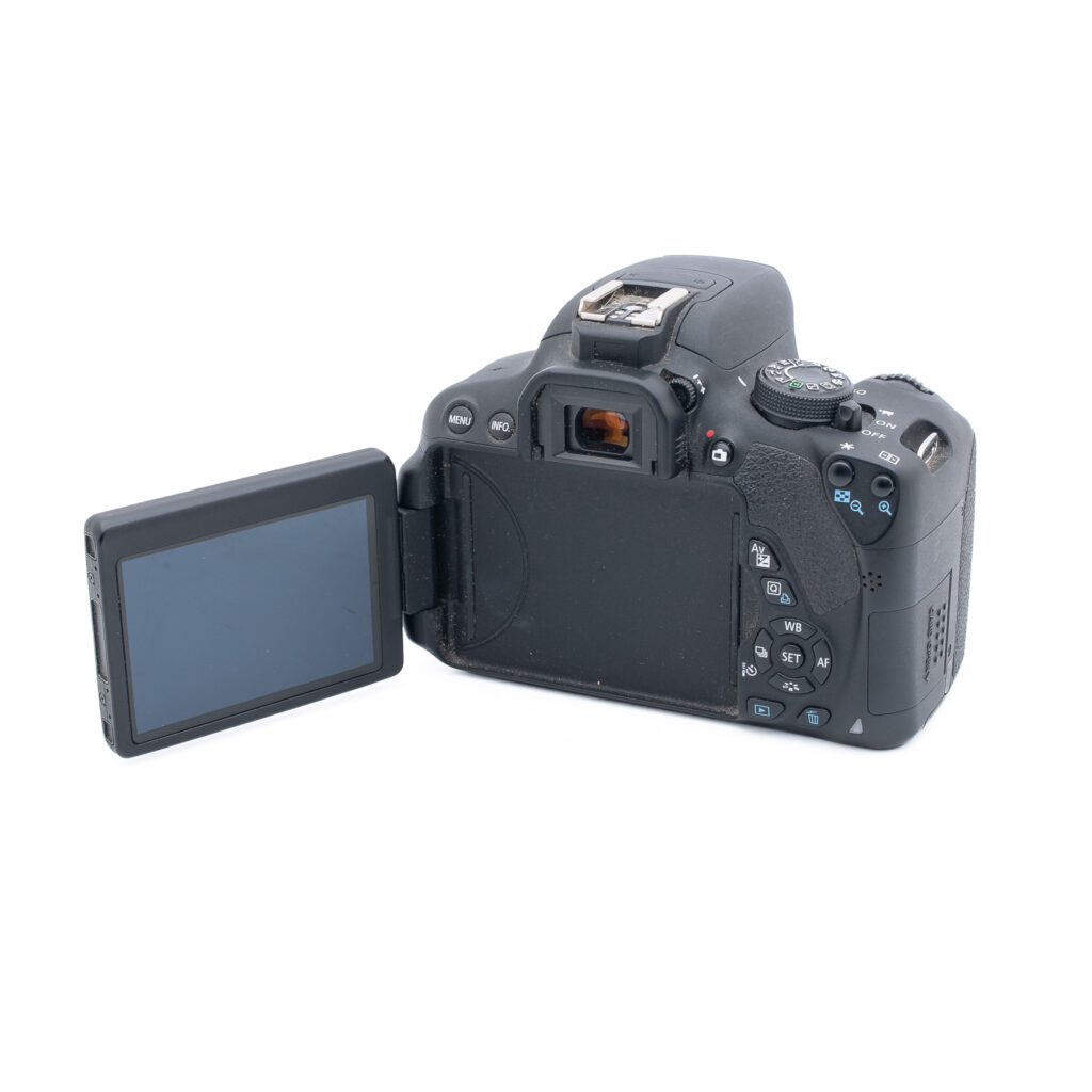 Canon-EOS-700D-3 Canon EOS 700D - Käytetty