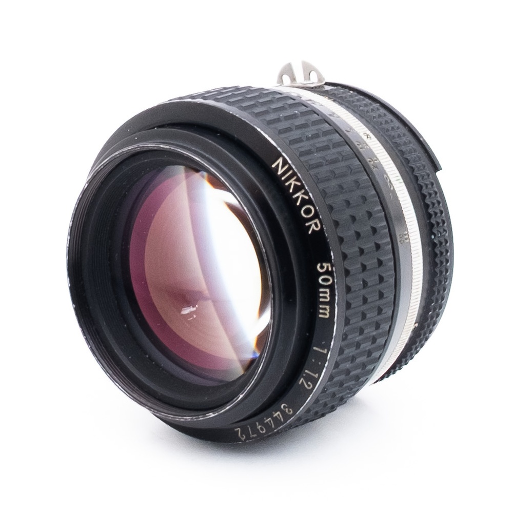 Nikno AI-S 50mm f12_2 Nikon AI-S Nikkor 50mm f/1.2 - Käytetty