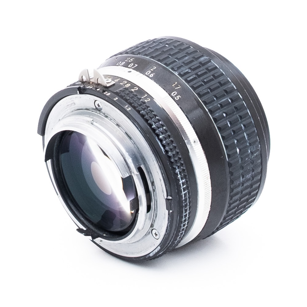 Nikno AI-S 50mm f12_3 Nikon AI-S Nikkor 50mm f/1.2 - Käytetty