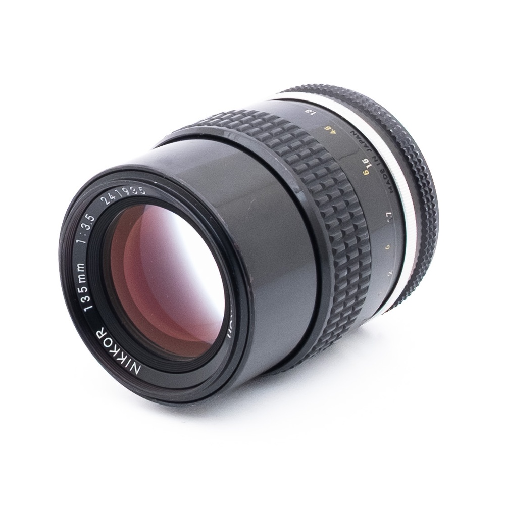 Nikon 135mm f35_2 Nikon AI-S Nikkor 135mm f/3.5 - Käytetty